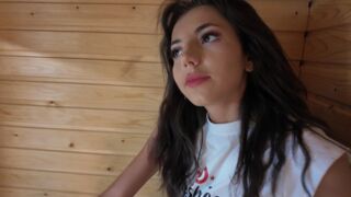 În Sauna, singură cu sora mea vitregă turcă, a devenit o nebună