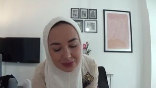 Milf egiptean fierbinte înșeală pe soțul ei cu colegul său în timpul unui dracu 'sălbatic