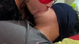 Ce sărut franţuzesc mi-a dat sora mea vitregă!