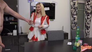 Tatii Luder şi-o trage şi-şi umple păsărica tare
