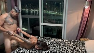 Dorinţa unsă - o păsărică excitată şi alunecoasă