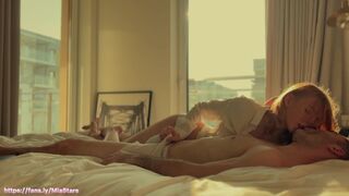 Călare pasivă şi orgasm brutal cu o păsărică blondă frumoasă