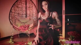 Gia _ brutar stripteuză fierbinte care te farmece