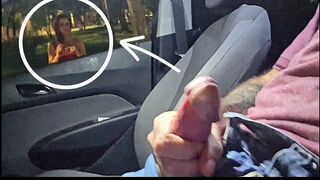 Mi-am arătat scula unei frumoase femei necunoscute în staţia de autobuz în public!