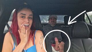 Șofer Uber îşi prinde pasagerul gemând în spate!