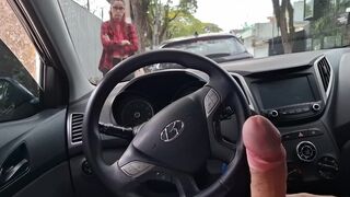 Traversarea străzii pentru un student în public