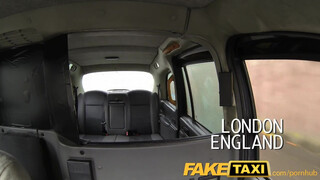 FakeTaxi - dansatorul local din bar