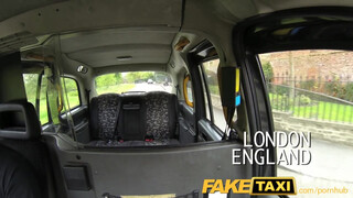 Păsărica FakeTaxi pe cale să devină o vedetă porno arată ce poate face