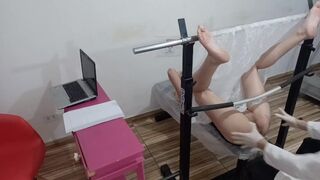 Amatori rosii adolescent deschide pentru ginecolog pervertit