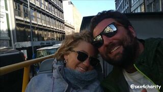Fuck public pe un autobuz de vizitare a obiectivelor turistice Porto