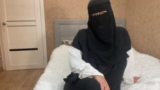 Milf fierbinte arab dă instrucțiuni desfrâu fiului său vitreg