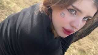 Nimphoman fierbinte dracu 'exhibiționist în pădure