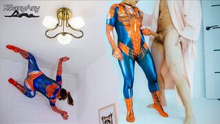 Cățea Spidey devine prins dracului