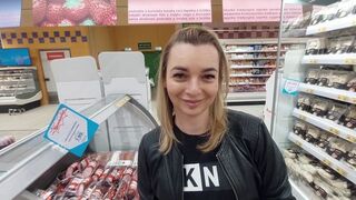 L-am întâlnit la cumpărături, e de rahat în public WC, și el înghite jet gigant