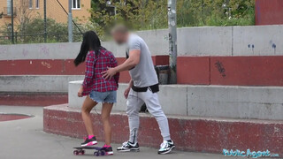 Agent public - Apolonia Lapiedra și prietenul ei