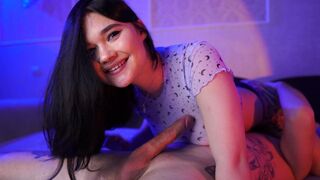 Se plânge şi se zvârcoleşte când face sex pasional