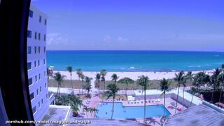 Goala pe plaja Miami, fereastra camerei de hotel pe ocean