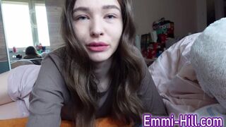 Lacheii ai grijă! Teen slab arată picioare sexy