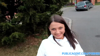 PublicAgent - Adolescentă de 18 ani futută în hotel