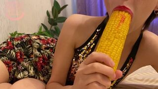 Little Nika joc anal greu cu alimente în 4k