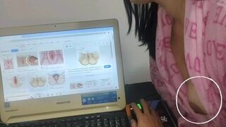 Mama vitregă o ajută să studieze anatomia