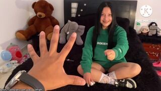 Un adolescent rus umil cu ţâţe mari o va seduce pe profesoara ei şi i-o va trage