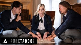 Teenage Blonde Double Intrusion și se bucură în cel mai sălbatic video de familie Taboo lui