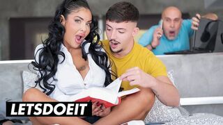 Early Fata engleză în anal este un profesionist pe LetsDoelt Channel