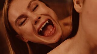 Vampir blond Uralii lui Nancy Ace Matty Mila pe canalul Vampired - Scena lesbiana pasiva cu Red Bite