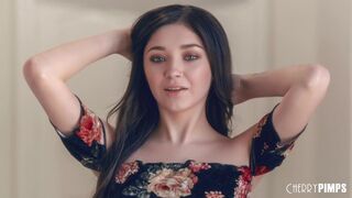 Teenage Luna iubește să lingă bile și suge înainte de echitatie pe Cherry Pimps Studios