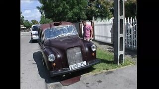 Jessica Moore şi Lucy Dragostea o să sugă o sculă uriaşă şi o să le placă