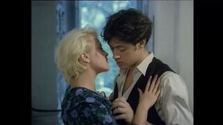 Nicolette Orsini, o adolescentă blondă, foloseşte o felaţie anală şi profundă