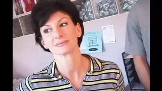 Sharon Mitchell suge pula ca o soție și Anal Mark Wood în stil de epocă