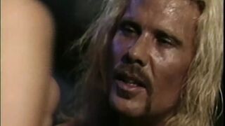 Retro porno cu o sculă mare cu Susana Spears şi Dallas D'Amour în colecţia originală HD