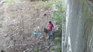 Krissy Kage, cu părul negru, cu sânge rece în clădirea abandonată