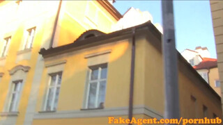 FakeAgent - raven sexy milf țipând spermă