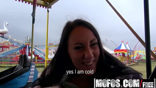 Mofos - sex în parcul de distracții