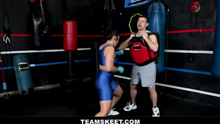 Un pic de sex după antrenamentul de kickboxing