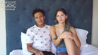 Tânăr cuplu latin amator de futut - Hot Guys Fuck