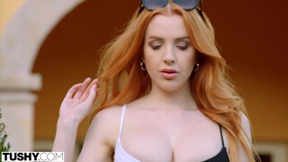 TUSHY - Scarlett Jones cere o pălmuire
