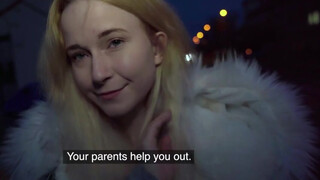 Agent public - Fată blondă drăguță ridicată de pe stradă