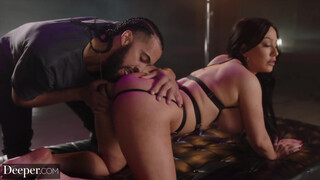 Mai profund - Lui Jennifer White îi place sexul pervers