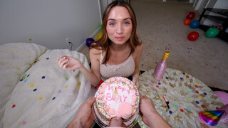 Brooke Tilli primește un tort special