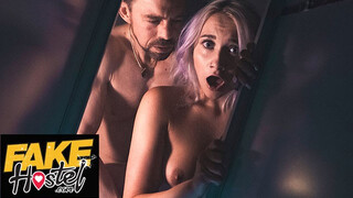 Garderoba ciudat - Halloween special, în cazul în care adolescent excitat devine un penis imens