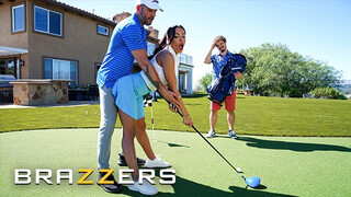 BRAZZERS - Luna Star își înșeală soțul cu un antrenor de golf în loc să învețe un nou sport
