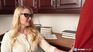 Hot 40 Julia Robbie și tipul tânăr