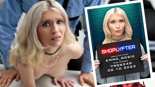 Emma Rosie spune că e nevinovată, dar se grăbeşte să-şi mărturisească păcatele şi să-i ia scula poliţistului