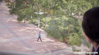 Eloa Lombard este al naibii de Ian Scott în birou, Natasha Nisa îl ajută