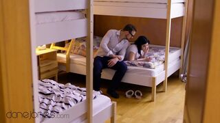 Aventura fierbinte lady Dee adolescent cu acțiune dură
