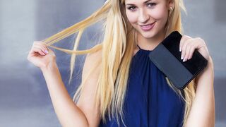 Seducţia blondă a lui Tracy Lindsay într-un joc senzual fierbinte